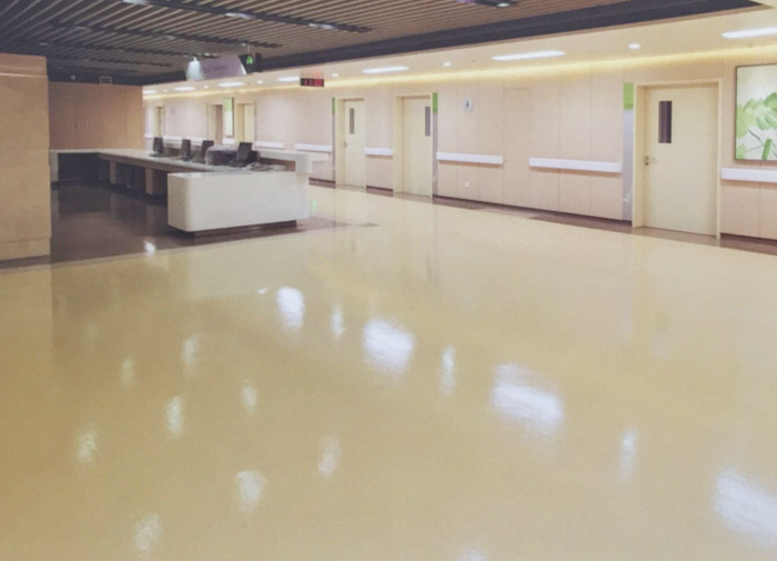 帶晶盾涂層的同質透心卷材